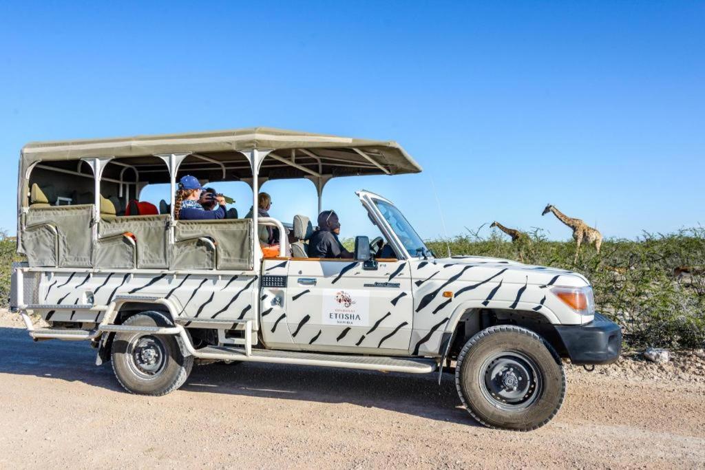 Отель Etosha Safari Camp, Etosha National Park, Namibia Окаукуэджо Экстерьер фото